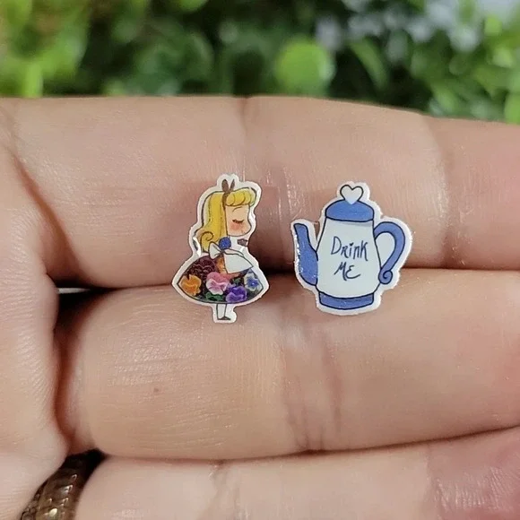 Alice in Wonderland Tea Party Stud Earrings - Picture 4 of 7